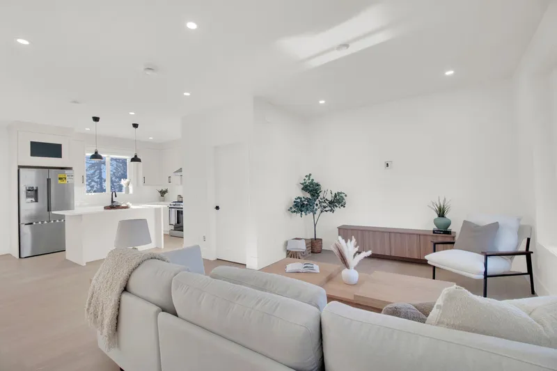 102 16058 9A AVENUE - photo 4 of 25