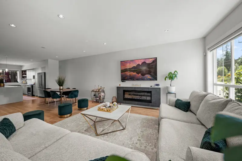 7 2828 156 STREET - photo 2 of 25