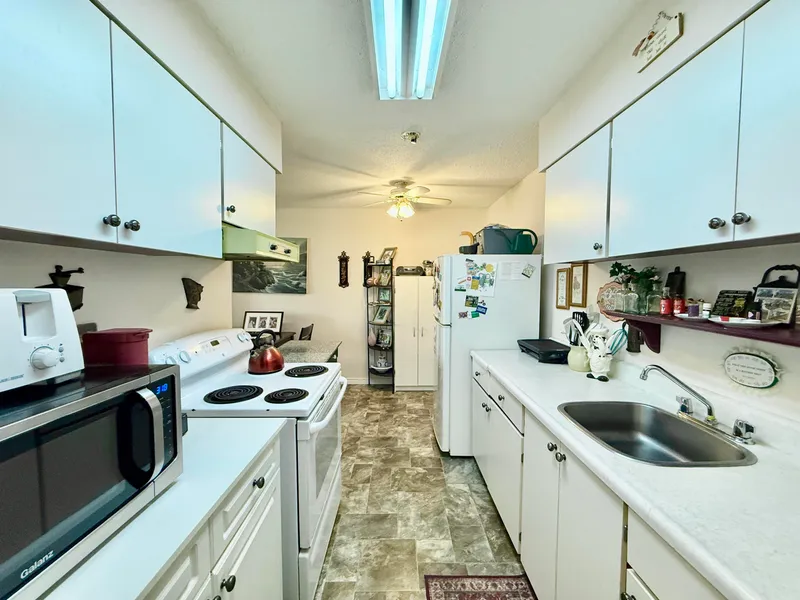 202 11816 88 AVENUE - photo 2 of 25