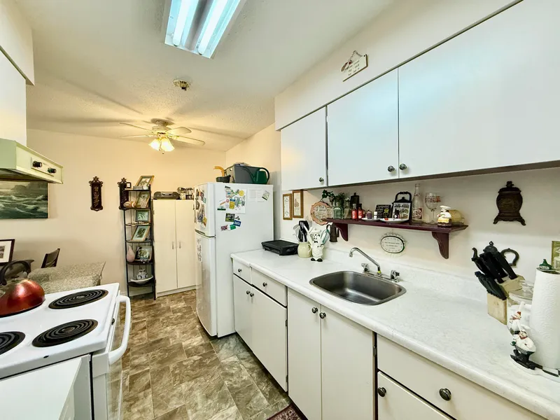 202 11816 88 AVENUE - photo 4 of 25