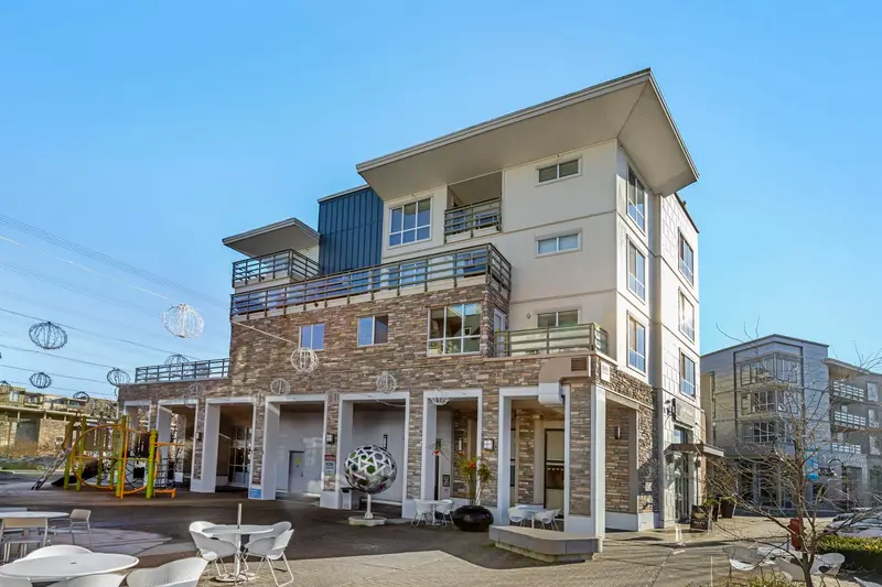 404 15785 CROYDON DRIVE - photo 1 of 25