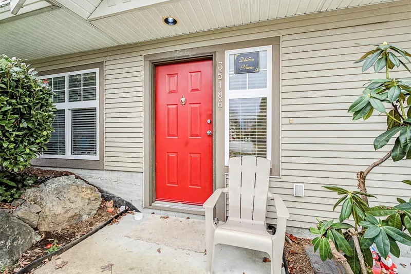 35186 LABURNUM AVENUE - photo 2 of 25