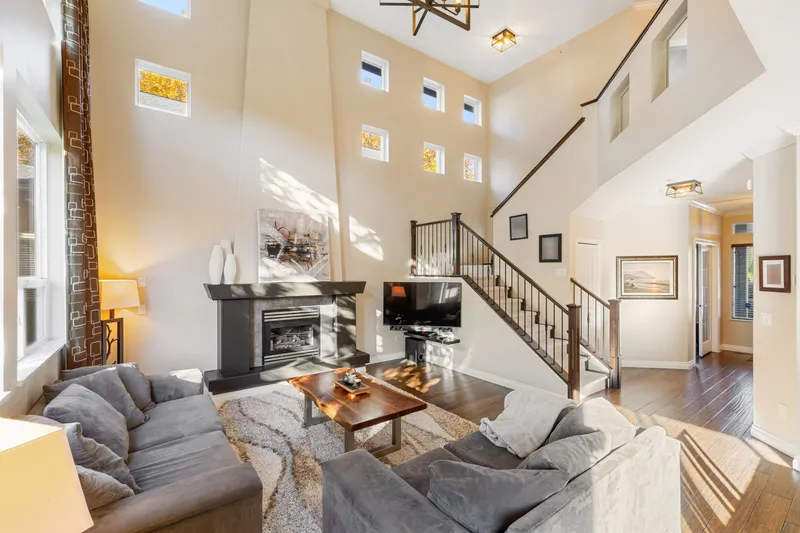 1078 EUPHRATES CRESCENT - photo 2 of 25