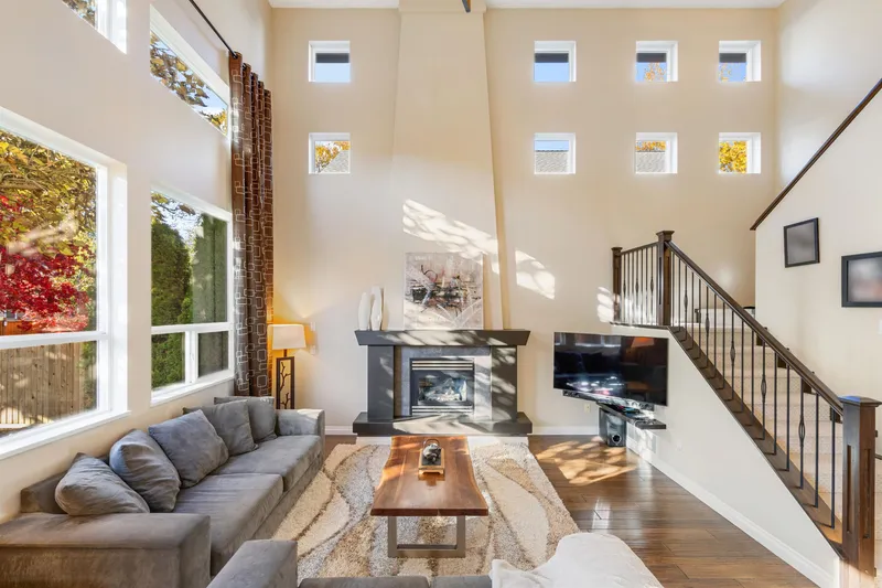 1078 EUPHRATES CRESCENT - photo 3 of 25