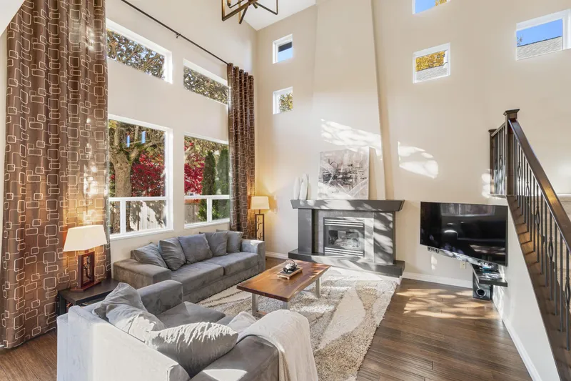 1078 EUPHRATES CRESCENT - photo 4 of 25