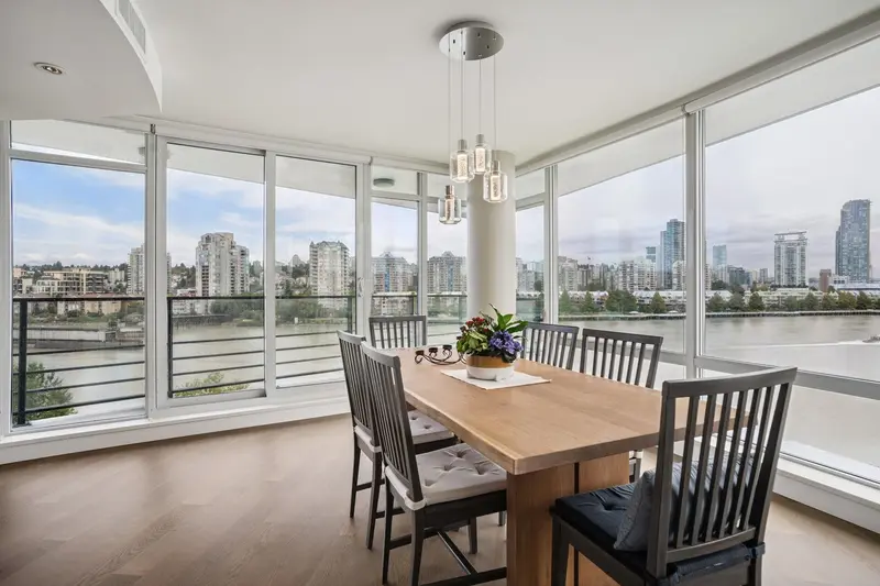 705 210 SALTER STREET - photo 4 of 25