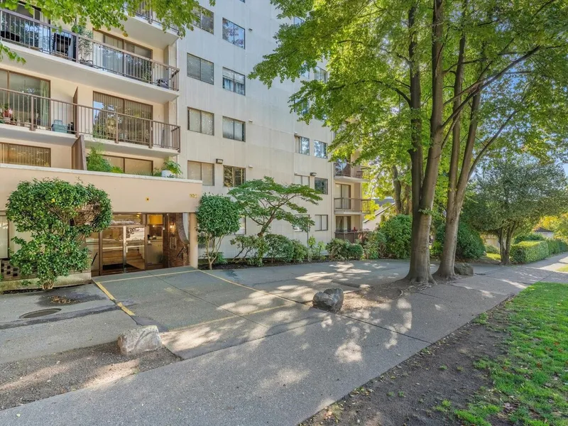 503 320 ROYAL AVENUE - photo 1 of 22