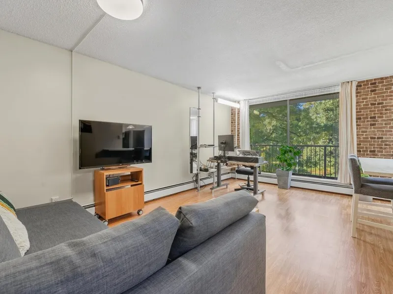 503 320 ROYAL AVENUE - photo 3 of 22