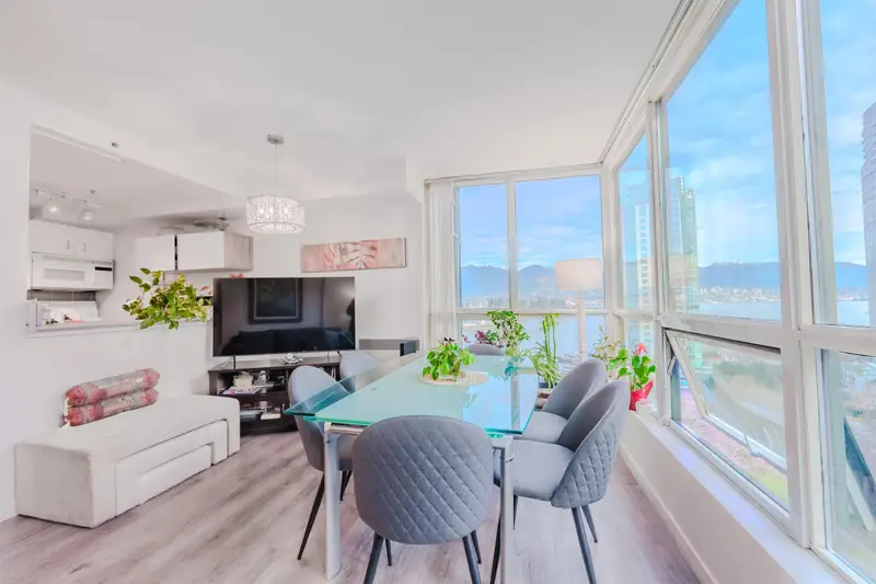 1204 555 JERVIS STREET - photo 2 of 25