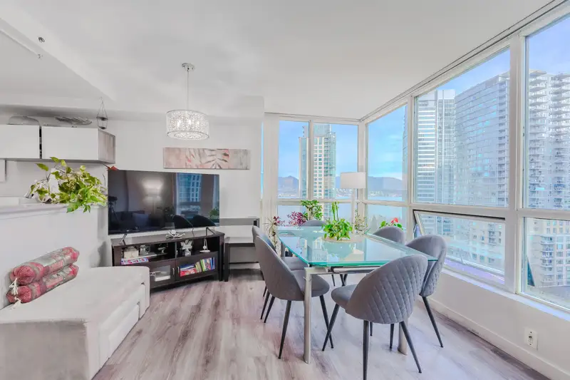 1204 555 JERVIS STREET - photo 3 of 25