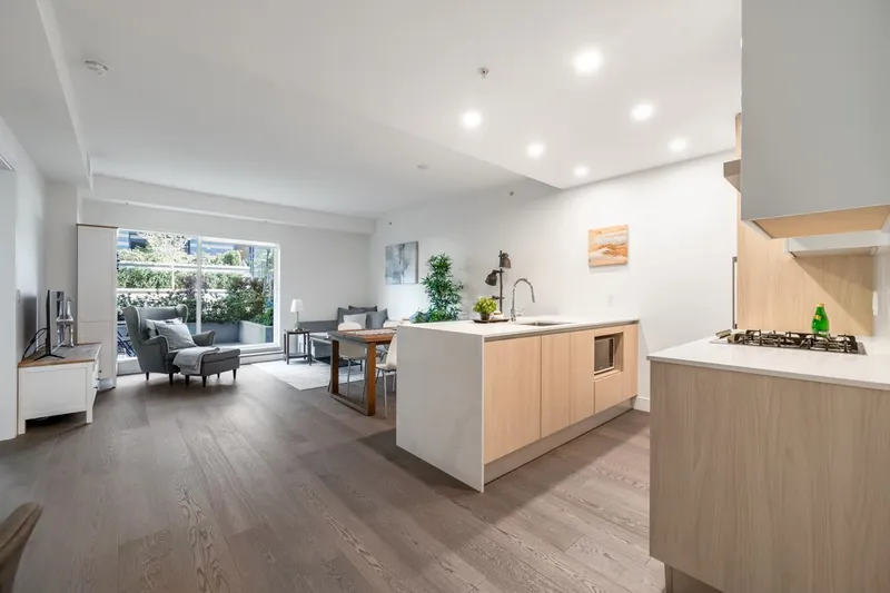 103 477 W 59TH AVENUE - photo 3 of 21