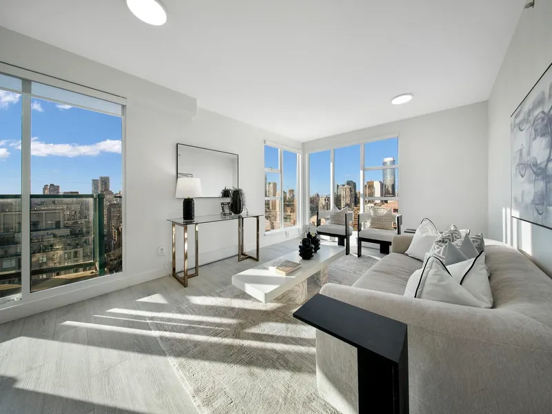 3309 939 HOMER STREET - photo 2 of 25