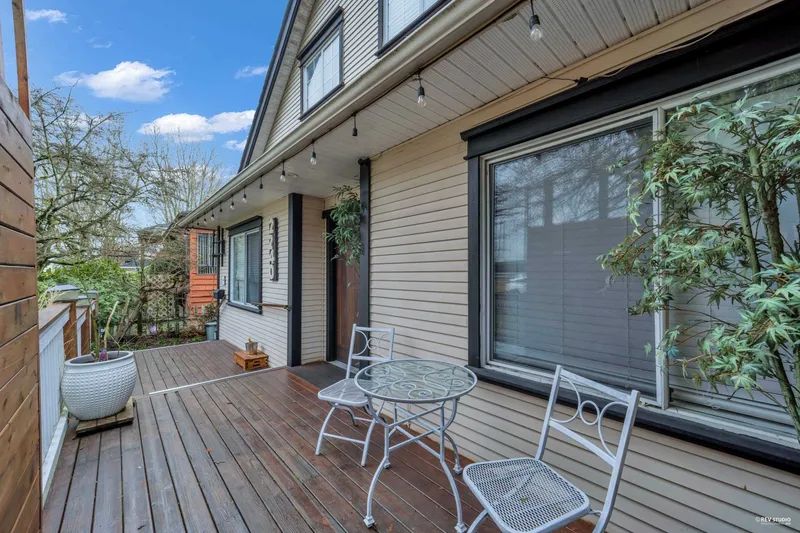 2240 DOUGLAS CRESCENT - photo 4 of 25