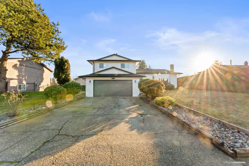 15796 95A AVENUE - photo 1 of 23