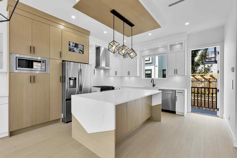 102 16649 18A AVENUE - photo 3 of 25