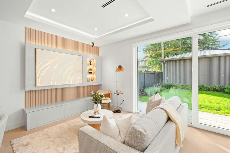 2 3466 W 22ND AVENUE - photo 3 of 25