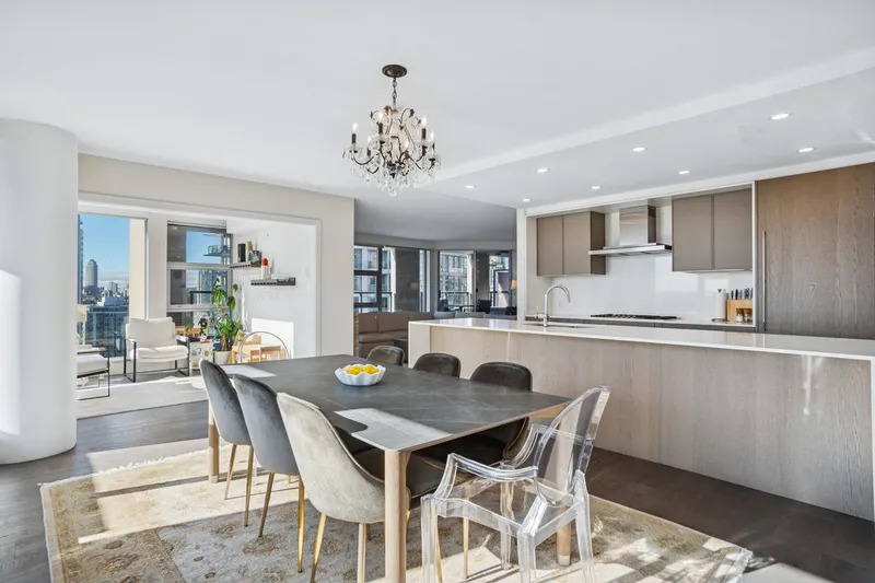 1903 989 BEATTY STREET - photo 4 of 25