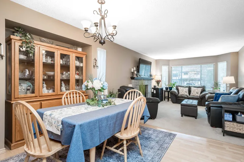 8062 138 STREET - photo 4 of 25