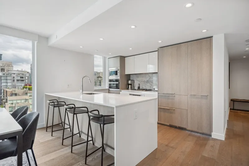 2002 1111 RICHARDS STREET - photo 2 of 25