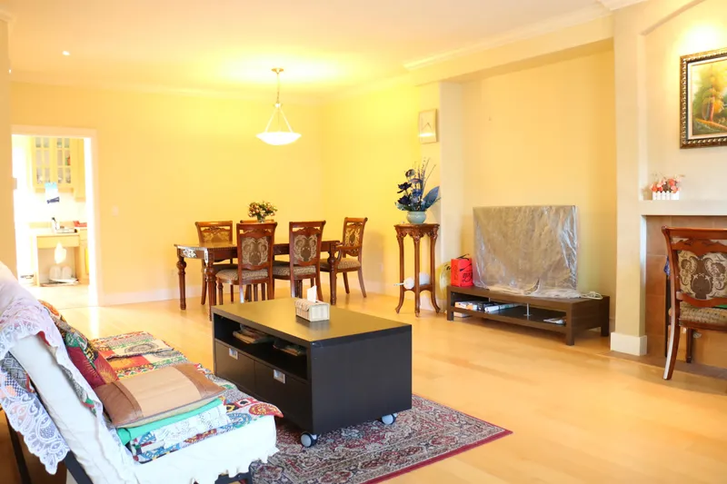 3 7833 ST. ALBANS ROAD - photo 4 of 25