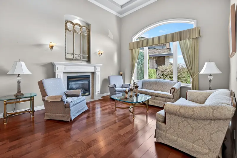 9493 163 STREET - photo 2 of 25