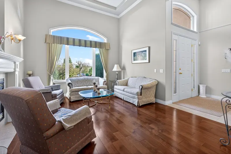 9493 163 STREET - photo 4 of 25