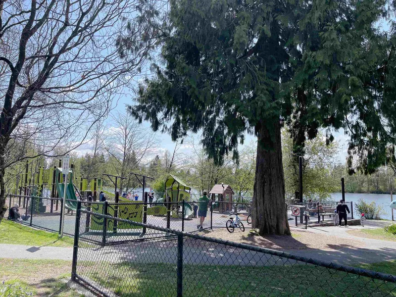 677 GATENSBURY STREET - photo 4 of 24