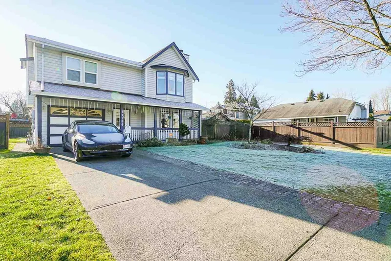 17184 63 AVENUE - photo 2 of 25