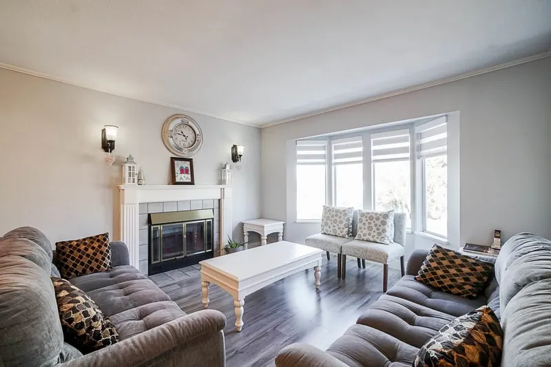 17184 63 AVENUE - photo 4 of 25