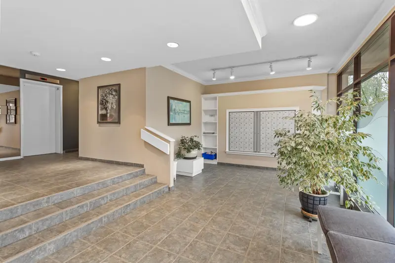 1101 740 HAMILTON STREET - photo 3 of 25