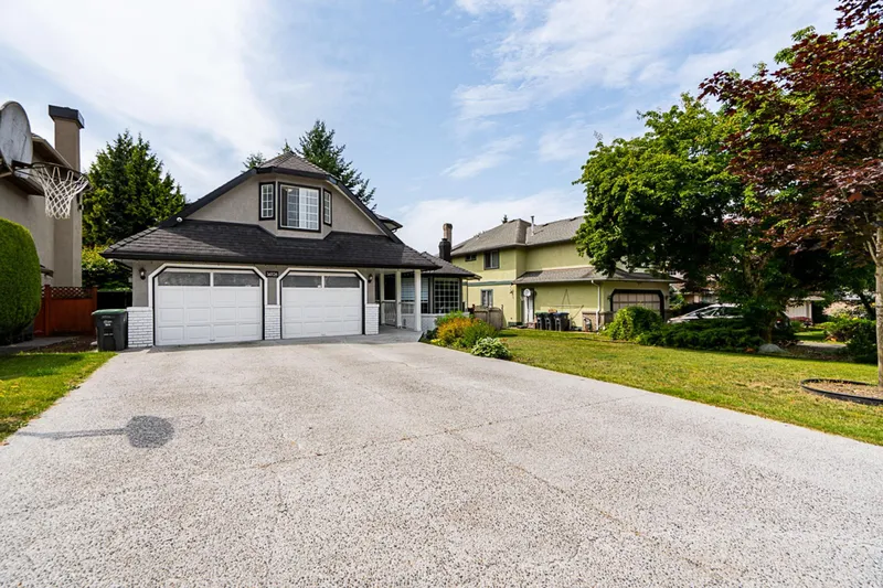 14926 83A AVENUE - photo 2 of 25