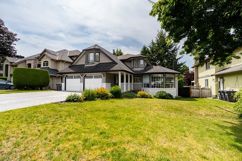 14926 83A AVENUE - photo 3 of 25