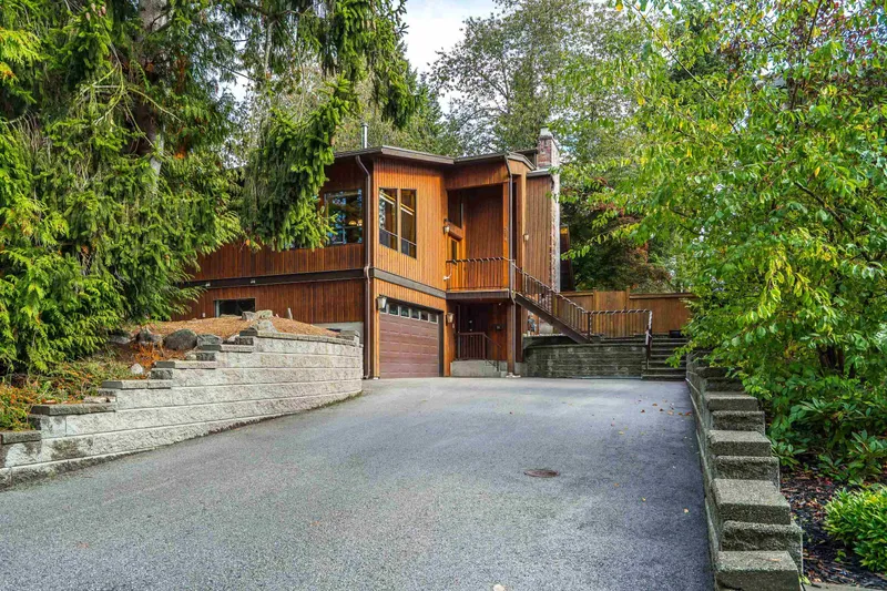 914 164 STREET - photo 1 of 25