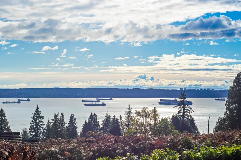 2090 26TH STREET - photo 3 of 25