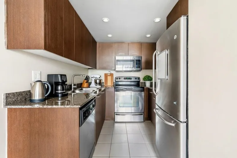 1606 1212 HOWE STREET - photo 4 of 18