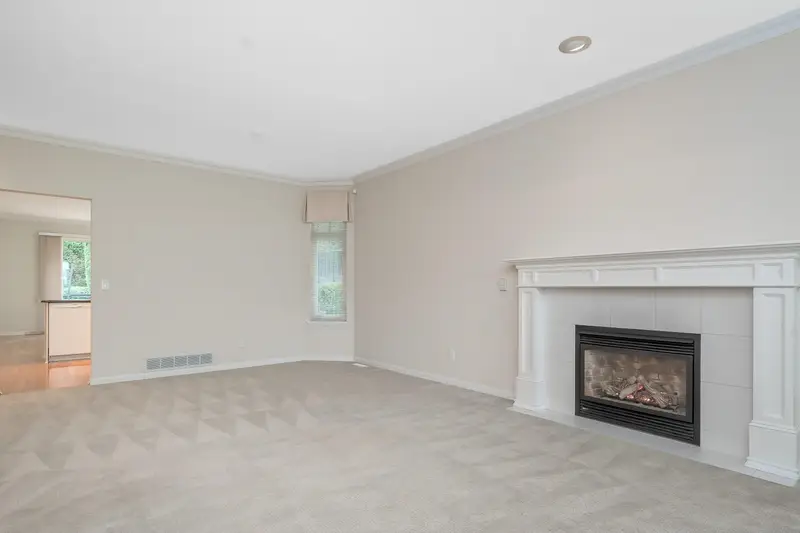 28 15151 26 AVENUE - photo 4 of 25