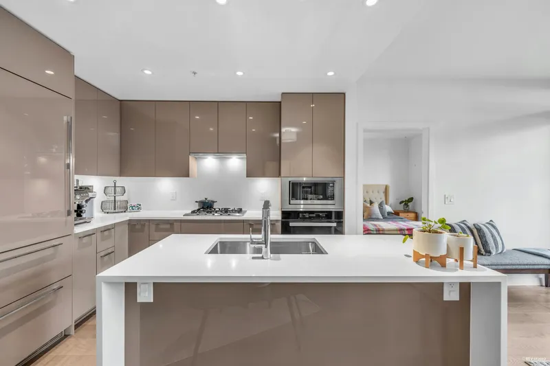 107 5189 CAMBIE STREET - photo 3 of 25