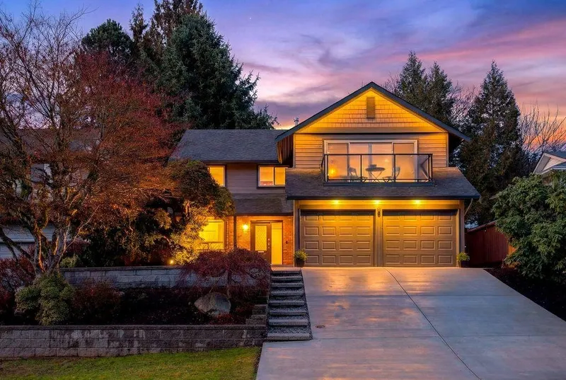 969 MANSFIELD CRESCENT - photo 1 of 25