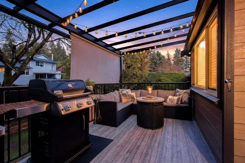 969 MANSFIELD CRESCENT - photo 3 of 25