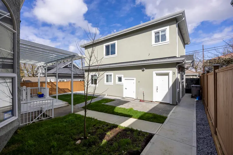 3259 E 46TH AVENUE - photo 4 of 25