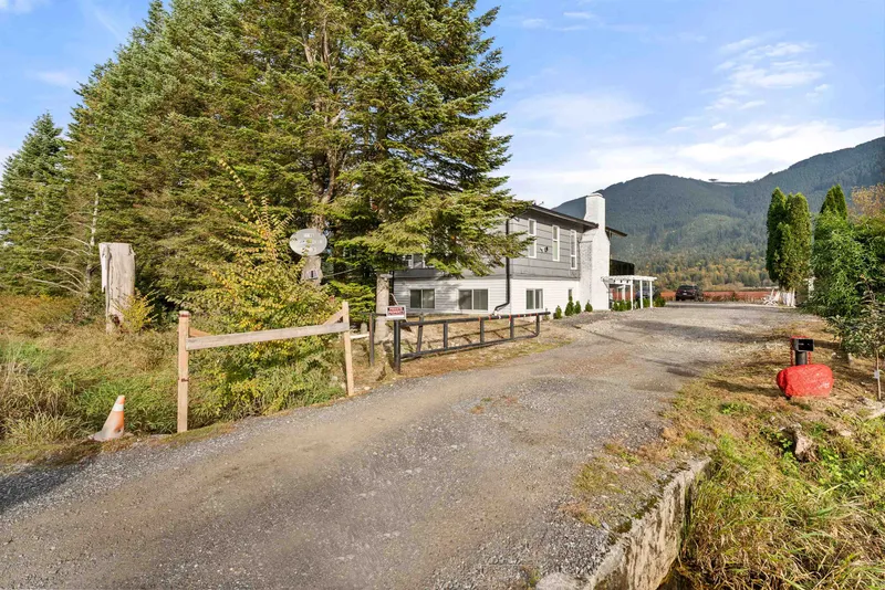 11186 FARMS ROAD - photo 3 of 25