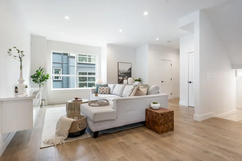 33 6162 138 STREET - photo 3 of 25