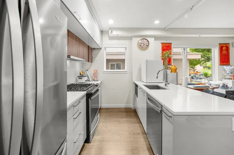 2745 WARD STREET - photo 4 of 23