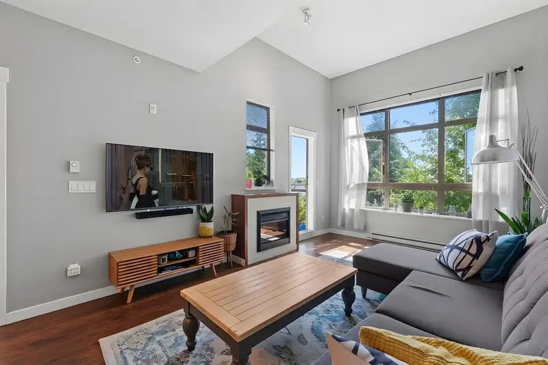 421 15918 26 AVENUE - photo 3 of 17