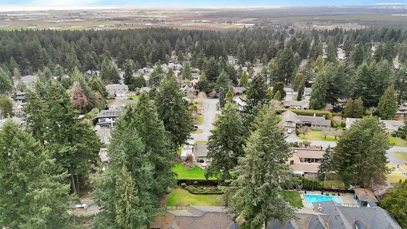 6572 KEMPSON CRESCENT - photo 4 of 25