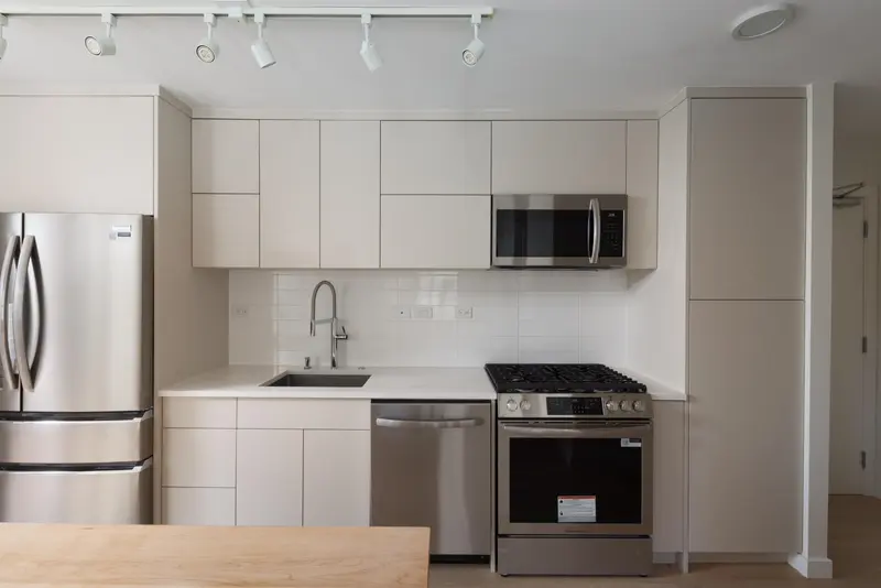 1403 989 BEATTY STREET - photo 3 of 25