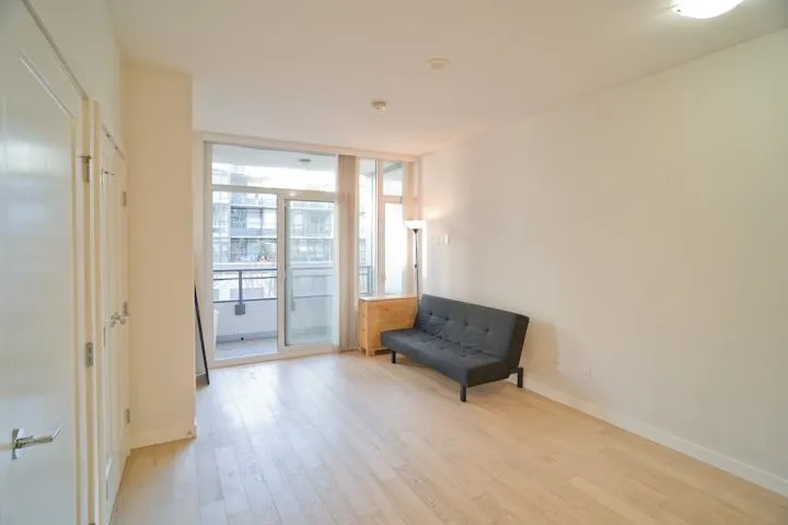 302 2033 W 10TH AVENUE - photo 4 of 20