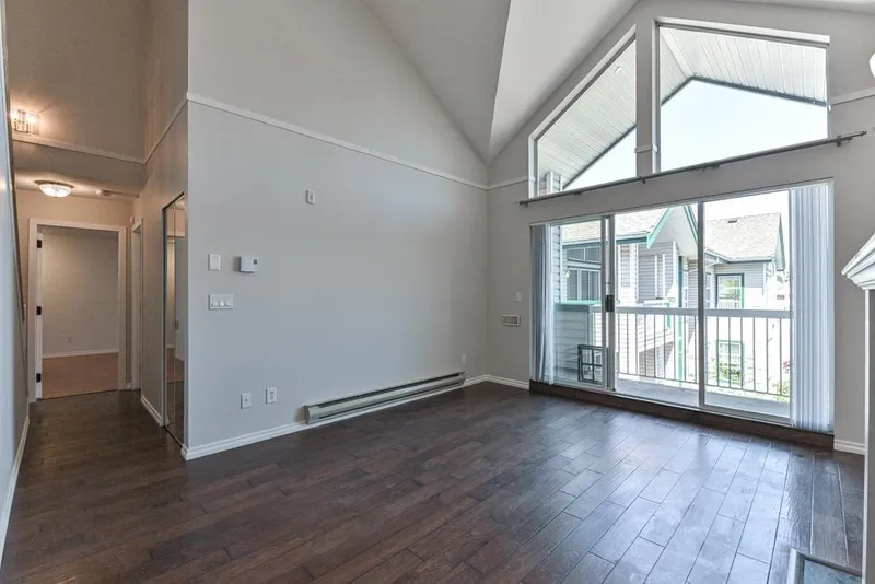 320 13911 70 AVENUE - photo 2 of 14