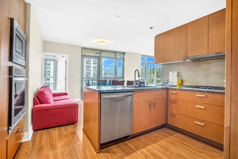 1003 3008 GLEN DRIVE - photo 4 of 25