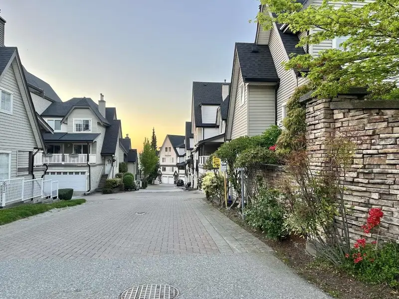 5 15355 26 AVENUE - photo 2 of 20